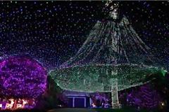 Τα περισσότερα Χριστουγεννιάτικα λαμπάκια σε σπίτι