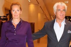 Απλήρωτοι οι εργαζόμενοι στις εκδόσεις Λυμπέρη του εύχονται Καλά Χριστούγεννα στο Γκστάαντ ή στη Νέα Υόρκη