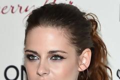 Αντιγράψτε το look: τα sexy cat eyes της Kristen Stewart (videos)