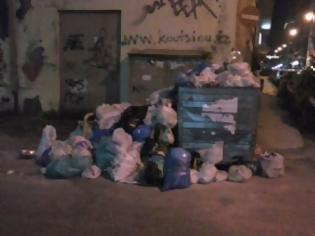 Φωτογραφία για Πάτρα: Ακόμη δεν έχουν μαζέψει τα σκουπίδια δίπλα από την Επισκοπή!