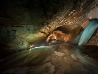 Φωτογραφία για Παγωμένο σπήλαιο ανακάλυψαν επιστήμονες