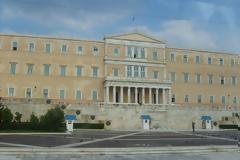 Ο ελληνικός λαός δεν εμπιστεύεται το πολίτευμα!