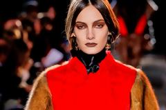 Fashion trend: Κόκκινα πανωφόρια