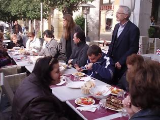 Φωτογραφία για Πάτρα: Γεύμα αγάπης από τον Εμπορικό Σύλλογο για τα παιδιά του κέντρου ΦΙΛΟΞΕΝΙΑ