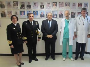 Φωτογραφία για Επίσκεψη Υφυπουργού Εθνικής Άμυνας κ. Δημήτρη Ελευσινιώτη στα Νοσοκομεία Ν.Ι.Μ.Τ.Σ και Ν.Ν.Α όπου αντάλλαξε ευχές με νοσηλευόμενους και προσωπικό