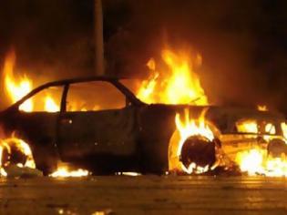 Φωτογραφία για Στις φλόγες τυλίχθηκε αυτοκίνητο σε πιλοτή στην Αργυρούπολη