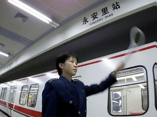 Φωτογραφία για Η Κίνα εγκαινίασε τη μεγαλύτερη σιδηροδρομική γραμμή για τρένα υψηλής ταχύτητας στον κόσμο