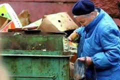Στα σκουπίδια οι δωρεές για τους απόρους του Δήμου Αθηναίων!