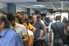 Πάτρα: Κράτος για γέλια και για κλάματα - Απίστευτο χάλι σε τράπεζες και ΔΟΥ - Ένα μεροκάματο για τα ...τέλη κυκλοφορίας !