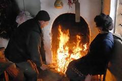 «Θάλαμοι αερίων» τα σπίτια όπου λειτουργούν τζάκια και ξυλόσομπες