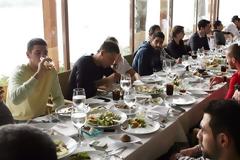 Τραπέζι για την οικογένεια του Ολυμπιακού