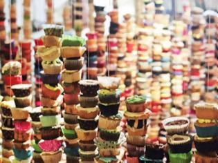 Φωτογραφία για Πύργοι από χιλιάδες πολύχρωμα… cupcakes!