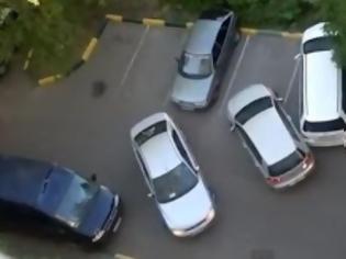 Φωτογραφία για ΒΙΝΤΕΟ-Όταν παρκάρουν δύο γυναίκες