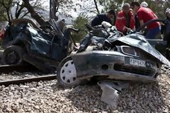 Βραβείο από την Ακαδημία Αθηνών στους δύο Πακιστανούς που σκοτώθηκαν στην προσπάθειά τους να απεγκλωβίσουν ένα ηλικιωμένο ζευγάρι από τις ράγες του τρένου.