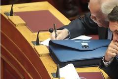 Ο ΣΥΡΙΖΑ δεν αρκείται στον Παπακωνσταντίνου, θέλει τον Βενιζέλο