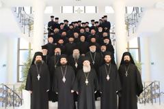 Αλβανοί κληρικοί απαντούν στις επιθέσεις εναντίον του Αναστάσιου από ανθέλληνες συμπατριώτες τους.