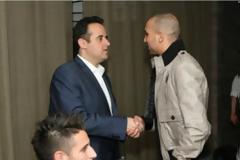ΤΕΤ-Α-ΤΕΤ ΒΡΕΝΤΖΟΥ ΜΕ ΤΖΙΜΠΟΥΡ