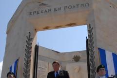 Τι γυρεύει ο στρατηγός στο 