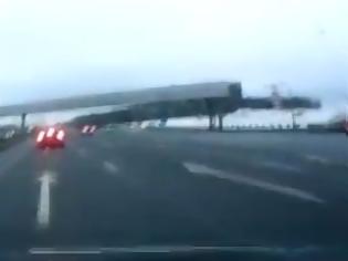Φωτογραφία για VIDEO - ΣΟΚ: Η στιγμή της πτώσης του ρωσικού αεροπλάνου