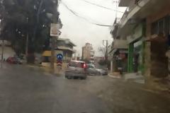 Πνίγεται το κέντρο των Αχαρνών από χειμάρρους!