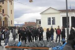 Αγρίνιο: Τα μοίρασε τελικά τα τρόφιμα η Χρυσή Αυγή - Δείτε φωτο-βίντεο