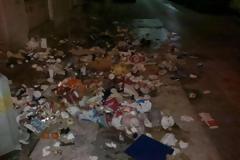 Πάτρα: Μετέτρεψαν το δρόμο σε... σκουπιδότοπο μετά απο καυγά - Αναποδογύρισε τον γεμάτο κάδο απο τα ... νεύρα του!
