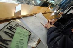 Ένα εκατομμύριο άτομα δεν έχουν πληρώσει τα τέλη κυκλοφορίας. Εξετάζεται παράταση για την πληρωμή.