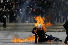 Η βία ως μαμή της Ιστορίας Συγκλίσεις και αποκλίσεις Χρυσής Αυγής και ΣΥΡΙΖΑ