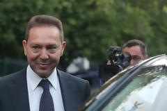 Στουρνάρας: «Μπορεί να πολιτευτώ»..(Δηλαδή δεν την γλιτώνουμε με τίποτα από ΄σένα..ε?)