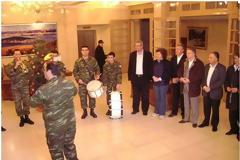 Κάλαντα απο 8η μεραρχία στον περιφερειάρχη Ηπείρου