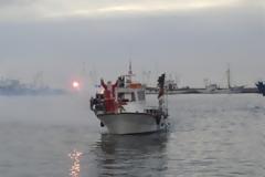 Θεσσαλονίκη: Ο Άγιος Βασίλης έφερε τα δώρα με καϊκι - Δείτε το βίντεο!