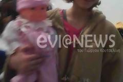 Χαλκίδα: Όταν είδε το δωράκι που της άφησε ο Άγιος Βασίλης, το κοριτσάκι δάκρυσε!