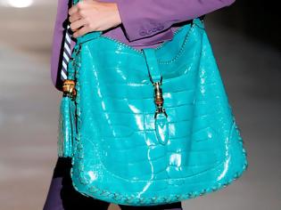 Φωτογραφία για Fashion trend: Βάλτε χρώμα στην τσάντα σας ακόμη και το χειμώνα