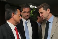 Επώδυνα μέτρα ενόψει τρόικας