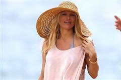H Pamela Anderson και ο μυστηριώδης άντρας