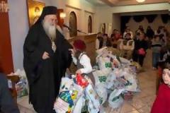 Δώρα μοίρασε ο μητροπολίτης Βεροίας σε 135 παιδιά