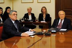 Απάντηση σε Παπούλια από τη Χρυσή Αυγή: Για την κατάντια της χώρας δε φταίει ο... φασισμός, αλλά οι κλέφτες πολιτικοί