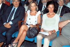 Οι εξαδέλφες του Παπακωνσταντίνου και πως τον... έθαψαν!