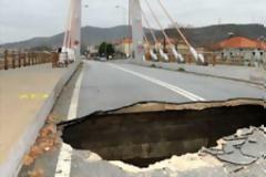 Ζητούν εισαγγελέα για την τρύπια γέφυρα...