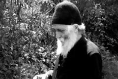 2486 – Γέροντας Παΐσιος: Ο πειρασμός σε ξεγελάει και χάνεις τα καλύτερα χρόνια σου
