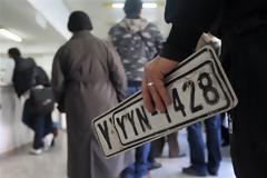 Στα Περίχωρα Θεσσαλονίκης κυκλοφορούν ανασφάλιστα αυτοκίνητα και χωρίς πινακίδες, αναφέρει αναγνώστης