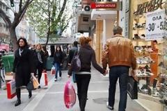 Τα καταστήματα επιστρέφουν στο κανονικό τους ωράριο
