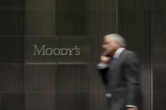 Ανεπαρκή κρίνουν Moody's και ΔΝΤ τα μέτρα για την αποφυγή του «γκρεμού»