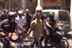 Στα Εξάρχεια αυτή την ώρα η αστυνομική επιχείρηση για απάντηση στην χτεσινή τρισάθλια επίθεση 50 αλλοδαπών και αναρχικών κατά 3 αστυνομικών..Βίντεο