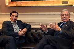 Με τον Αβραμόπουλο συναντήθηκε ο Τσίπρας