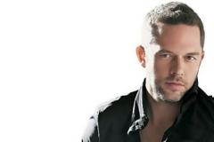 Περιγράφει την πρώτη γνωριμία με τη σύζυγό του