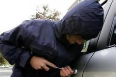Συνελήφθη νεαρός για διάρρηξη αυτοκινήτου στη Κέρκυρα