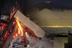 Θάλαμος αερίων έγινε η Αθήνα απο τα τζάκια