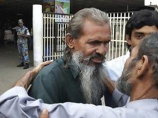 Φωτογραφία για Δεν είναι ανέκδοτο..Το Πακιστάν φυλάκισε 15 χρόνια Μπαγκλαντεσιανό επειδή μπήκε παράνομα στη χώρα τους.