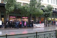 Νέα κινητοποίηση των απλήρωτων και απολυμένων εργαζομένων στα Metropolis [video]